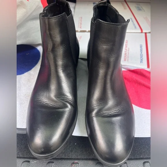 ALDO BOOTIES - Picture 1 of 6